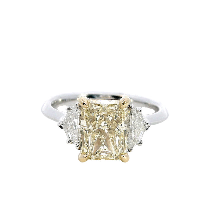 three-stone-diamond-ring-2.25-ct-radiant-cut-yellow-diamond-epulette-side-diamond-fame-diamonds