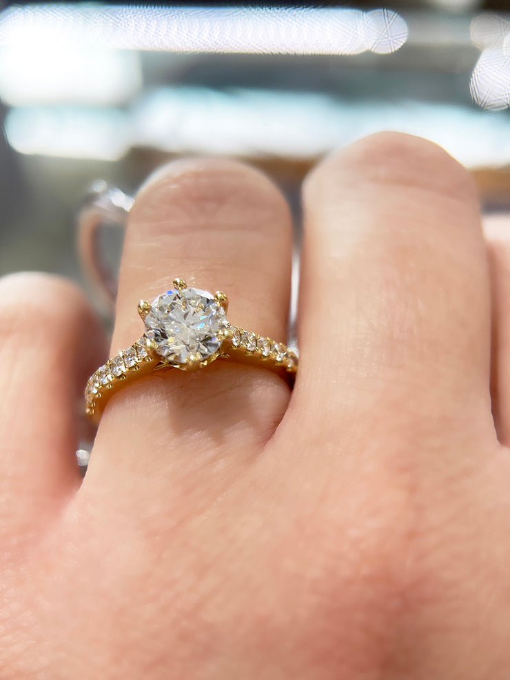 1 ct Fancy 6-Claw Round Lab-Diamond Solitaire 18K Gold Side-Diamonds Engagement Ring
