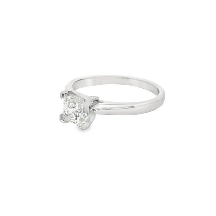 solitaire-classic-canadian-diamond-engagement-ring-buy-engagement-rings-in-vancouver-fame-diamonds
