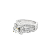 18K-white-gold-square-halo-with-round-brilliant-cut-canadian-bridal-set-diamond-engagement-rin-buy-diamond-rings-in-vancouver-BC-fame-diamonds
