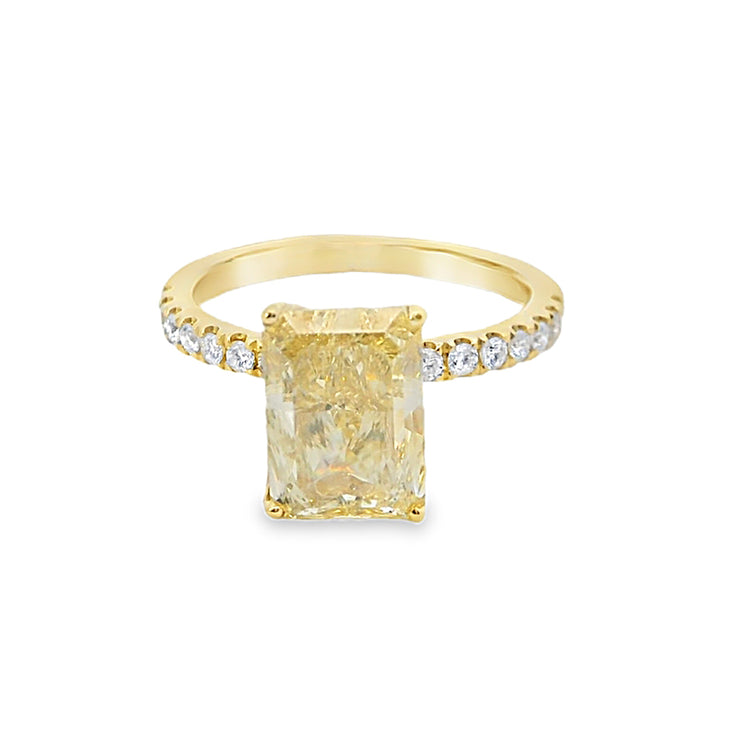 18k-yellow-gold-3-ct-radiant-cut-lab-diamond-engagement-ring-Fame-Diamonds-Metropolisatmetrotown