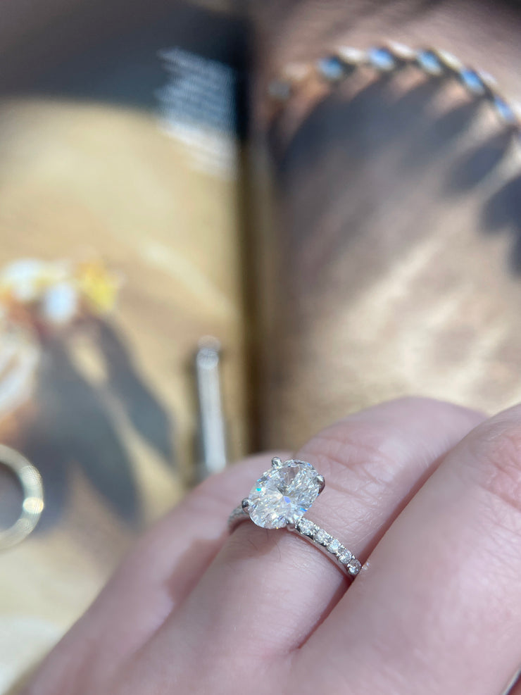 2-ct-oval-lab-diamond-solitaire-with-natural-accent-diamonds-white-gold-18k-fame-diamonds