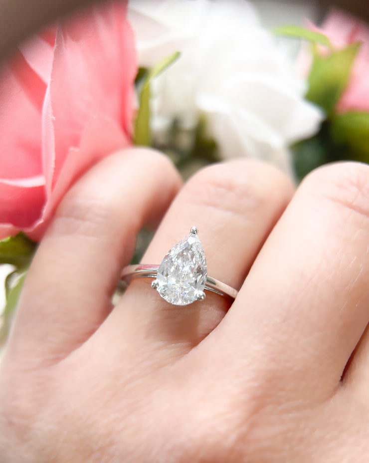 2-ct-pear-shape-lab-grown-diamond-low-profile-solitaire-diamond-engagement-ring-Fame-Diamonds