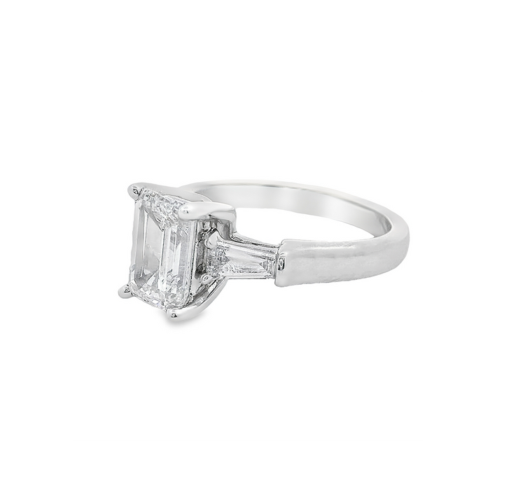 2.2-ct-emerald-cut-lab-diamond-three-stone-tapered-bagutte-engagement-ring-fame-diamonds