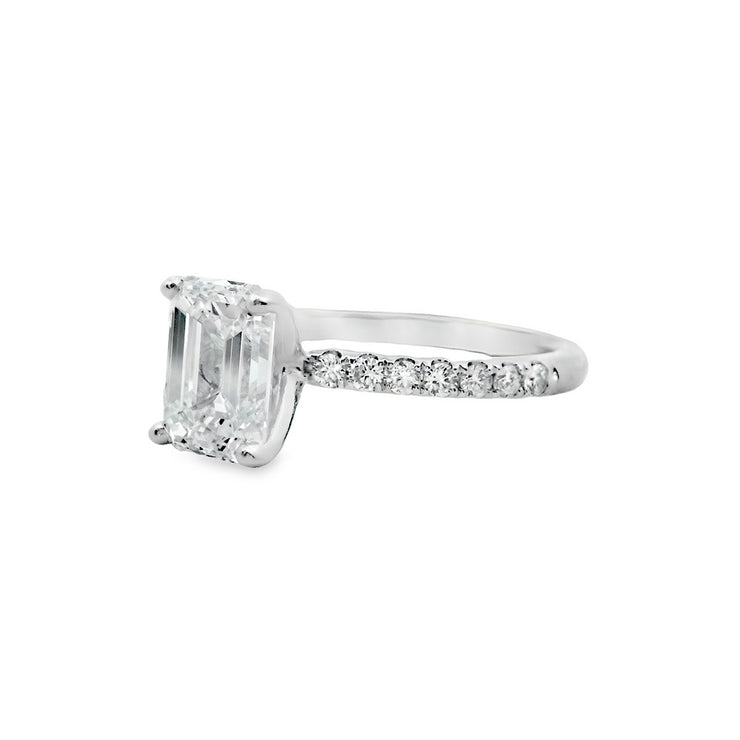 2ct-lab-diamond-emerald-cut-solitaire-with-natural-side-diamonds-engagement-ring-fame-diamonds