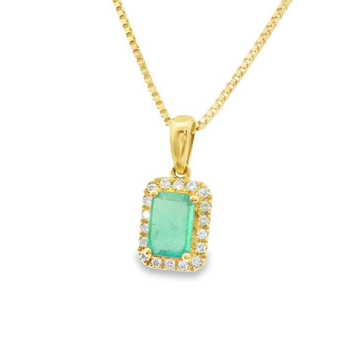 May-Taurus-Birthstone-Mother_s-day-Gift-Ideas-Emerald-Pendant-Fame-Diamonds