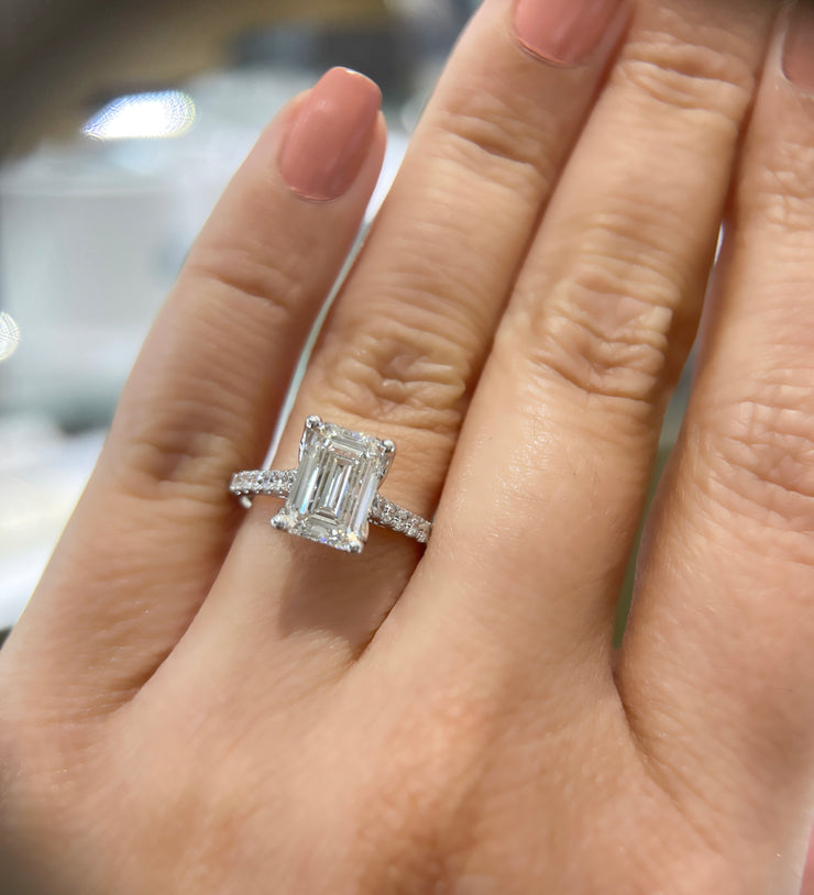 Most-popular-diamond-engagement-ring-Fame-Diamonds
