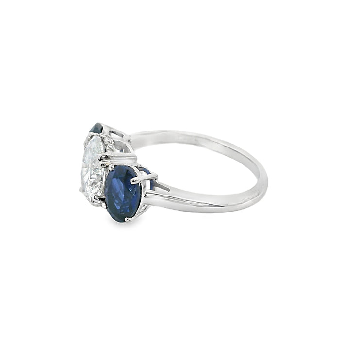 best-selling-2025-diamond-engagement-ring-trinity-white-gold-Canada-Fame-Diamonds