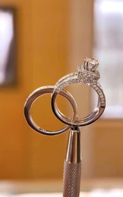 sparkly-18k-square-halo-with-round-brilliant-cut-canadian-bridal-set-diamond-engagement-engagement-gold-engagement-rings-vancouver-fame-diamonds