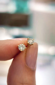14K-canadian-diamonds-four-prong-basket-setting-studs-earring--luxury-jewelry-brands-in-Canada-fame-diamonds
