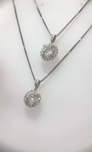  Analyzing image      1-ct-vs-1.5-ct-halo-pendant-Fame-Diamonds