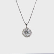  Analyzing image      1-ct-vs-1.5-ct-halo-pendant-Fame-Diamonds