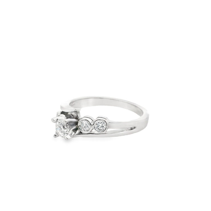 round-solitaire-bezel-set-side-diamonds-canadian-diamond-engagement-ring-jewelry-repair-services-vancouver-fame-diamonds
