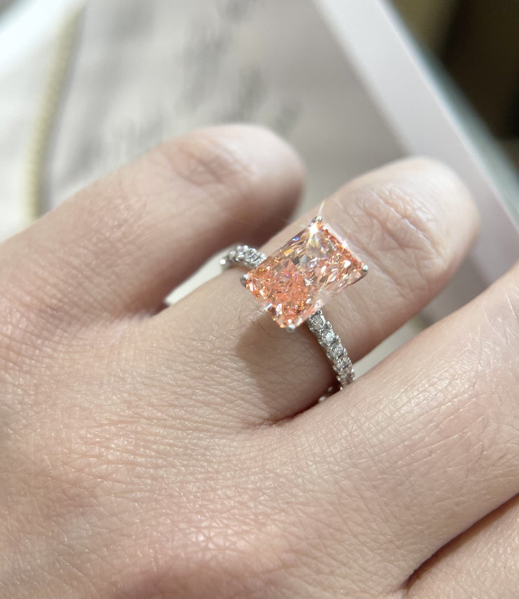 top-10-lab-diamond-engagement-rings-Canada-2025-radiant-solitaire-free-ring-sizing