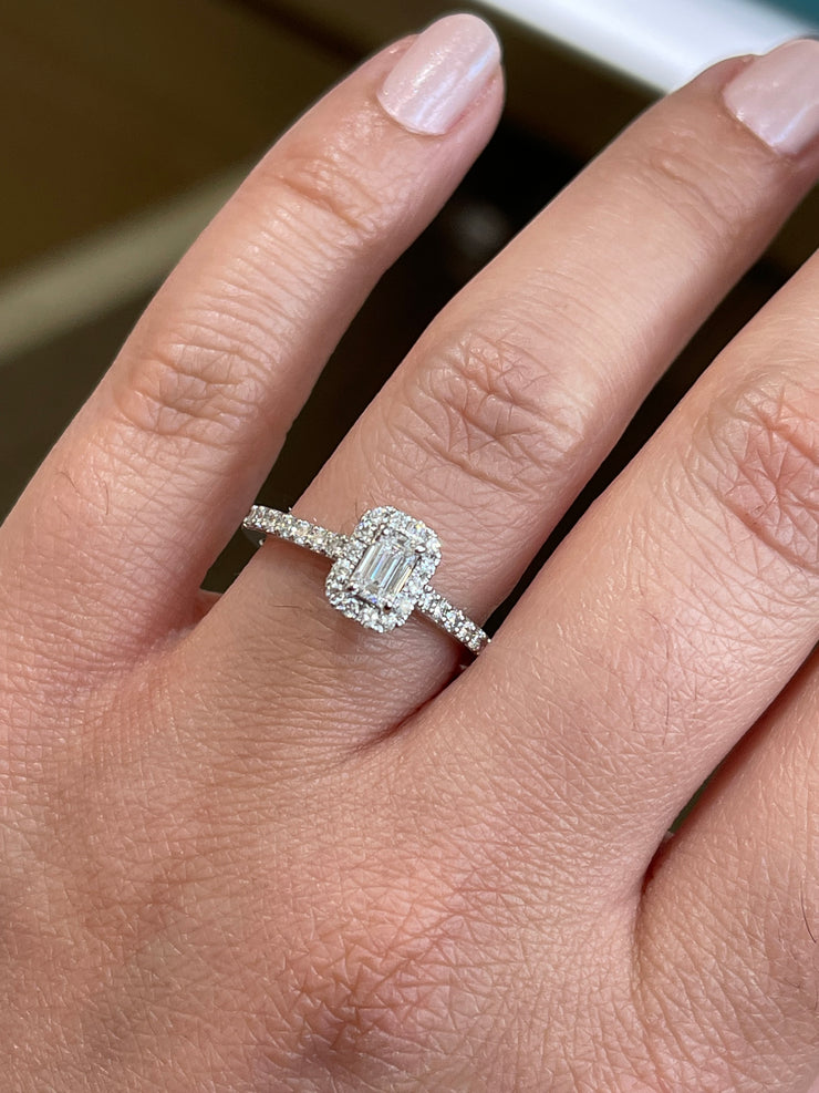 dazzling-emerald-halo-side-diamond-engagement-ring-fame-diamonds
