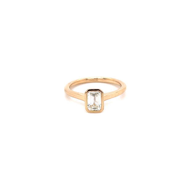 emerald-cut-bezel-set-yellow-gold-diamond-engagement-ring-fame-diamonds