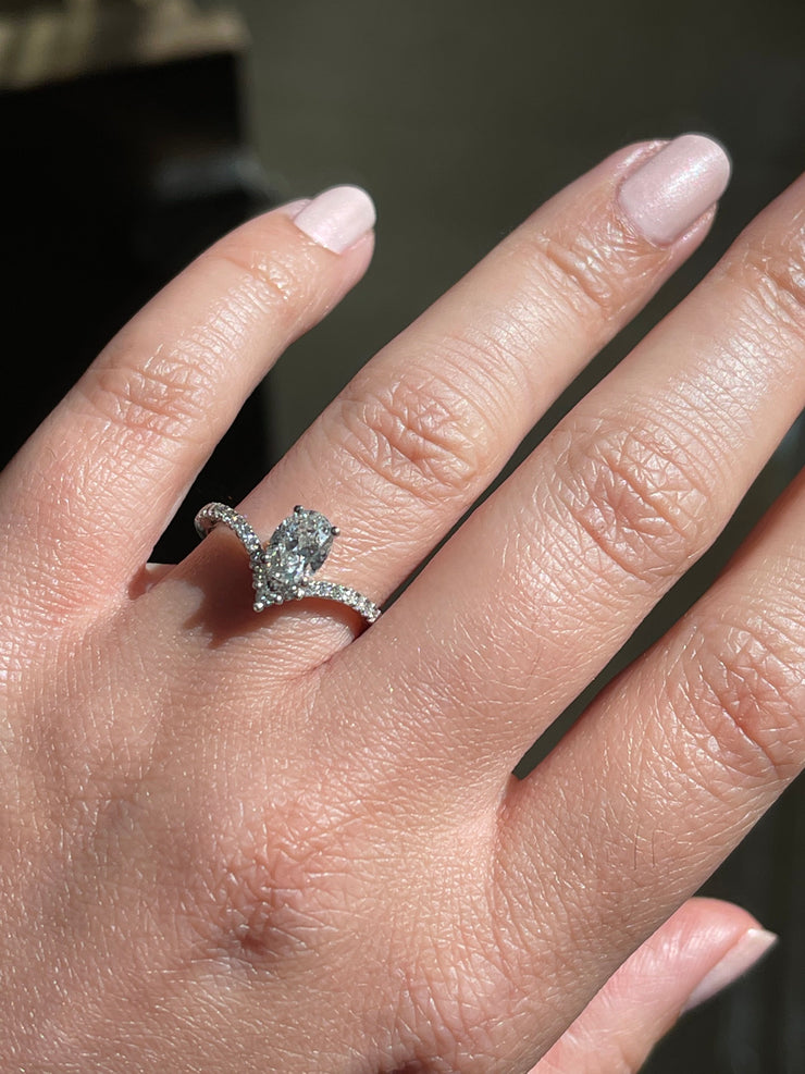 unique-oval-chevron-side-diamond-engagement-ring-fame-diamonds