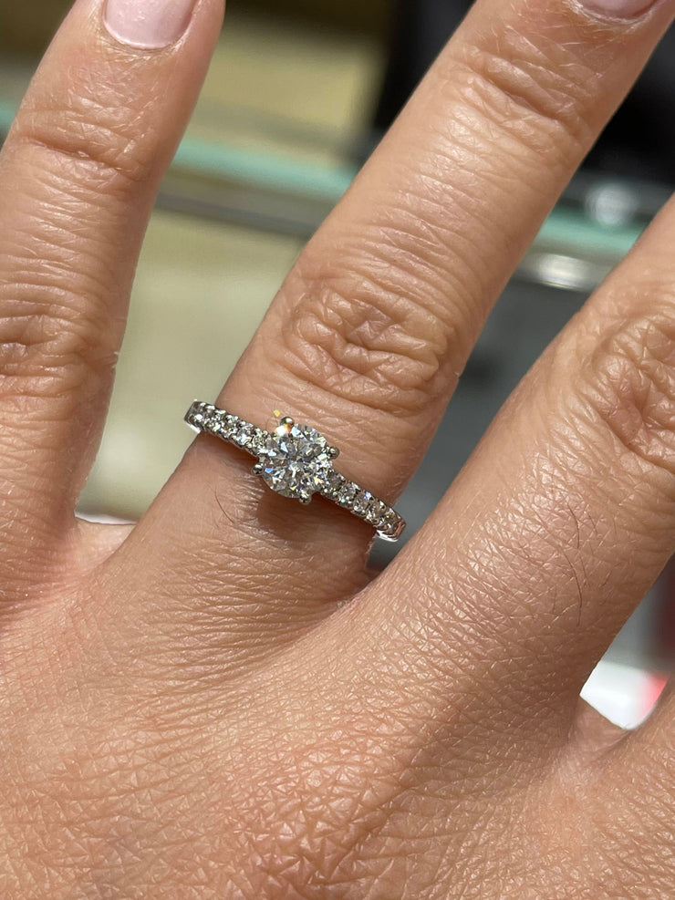 Round Brilliant 4-Prong Basket-Set Side-Diamond Engagement Ring