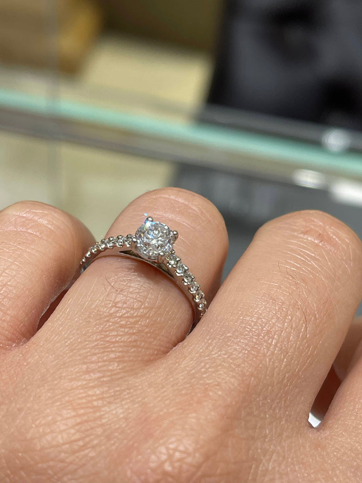 Round Brilliant 4-Prong Basket-Set Side-Diamond Engagement Ring