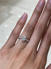 18k-white-gold-tear-drop-shape-solitaire-side-diamond-engagement-ring-fame-diamonds