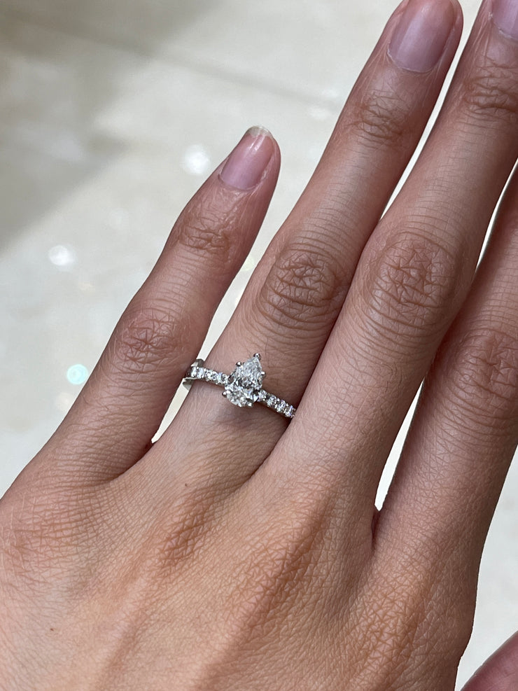18k-white-gold-tear-drop-shape-solitaire-side-diamond-engagement-ring-fame-diamonds